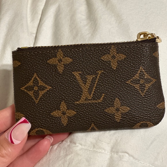 🩵SOLD🩵LOUIS VUITTON | Monogram Canvas Key Pouch code FL4220 - Picture 3 of 9
